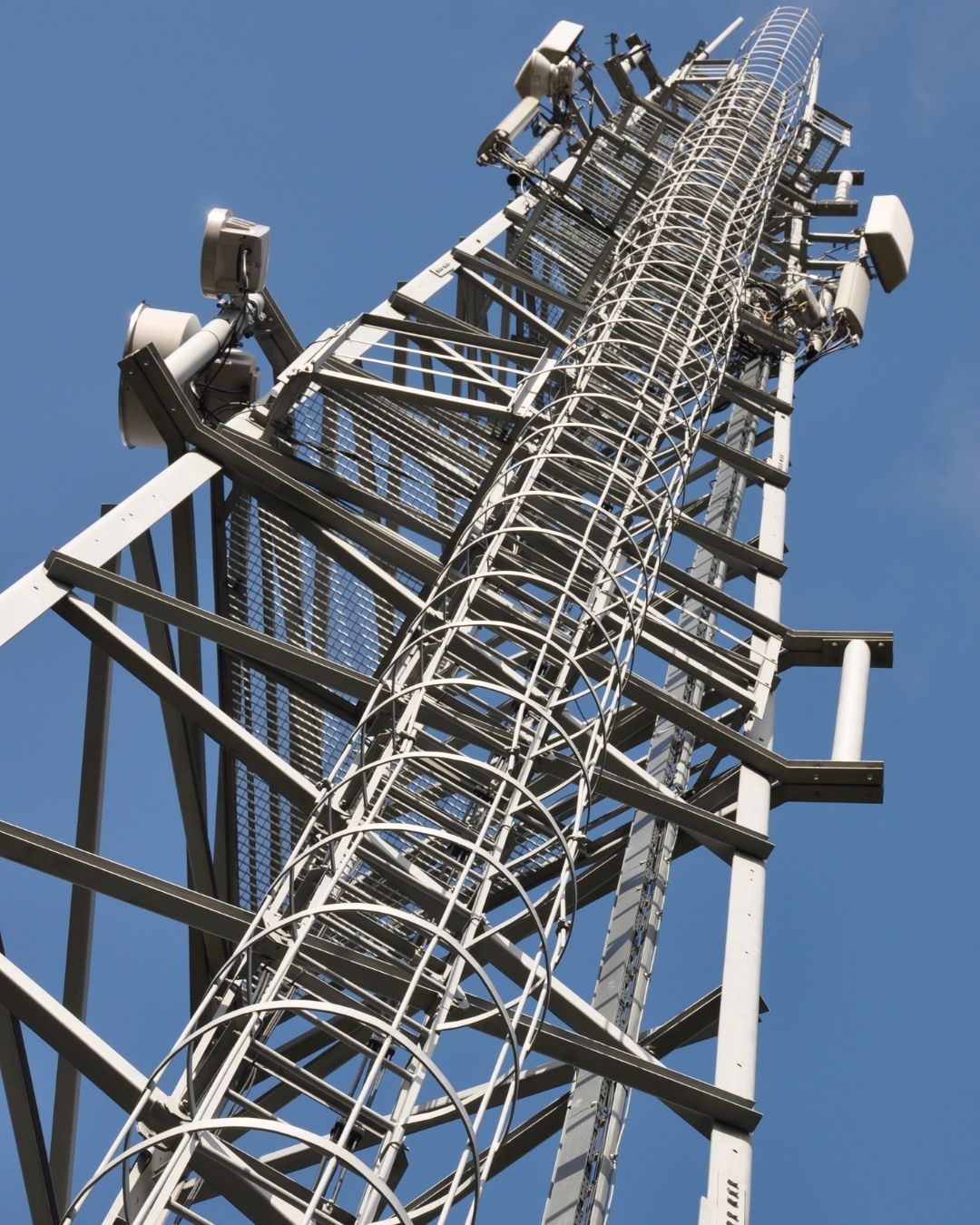 Emergency base station, terminal and dispatch linkage